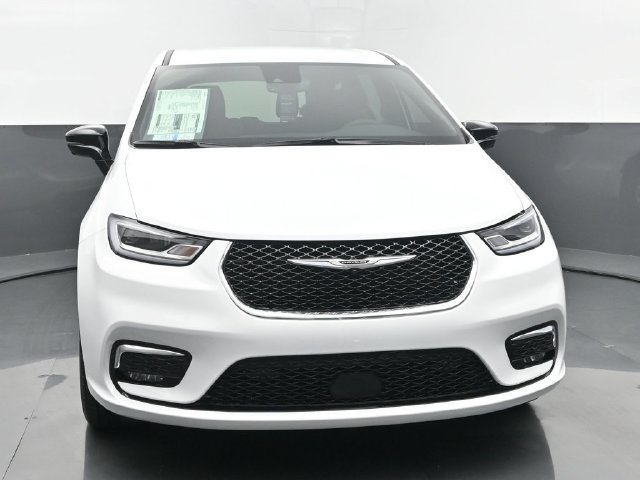 New 2025 Chrysler Pacifica Select w/ Uconnect Theater Family Group AWD/4WD image 8