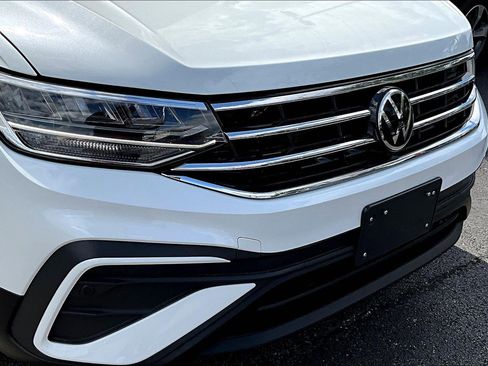 Used 2023 Volkswagen Tiguan SE AWD/4WD image 33