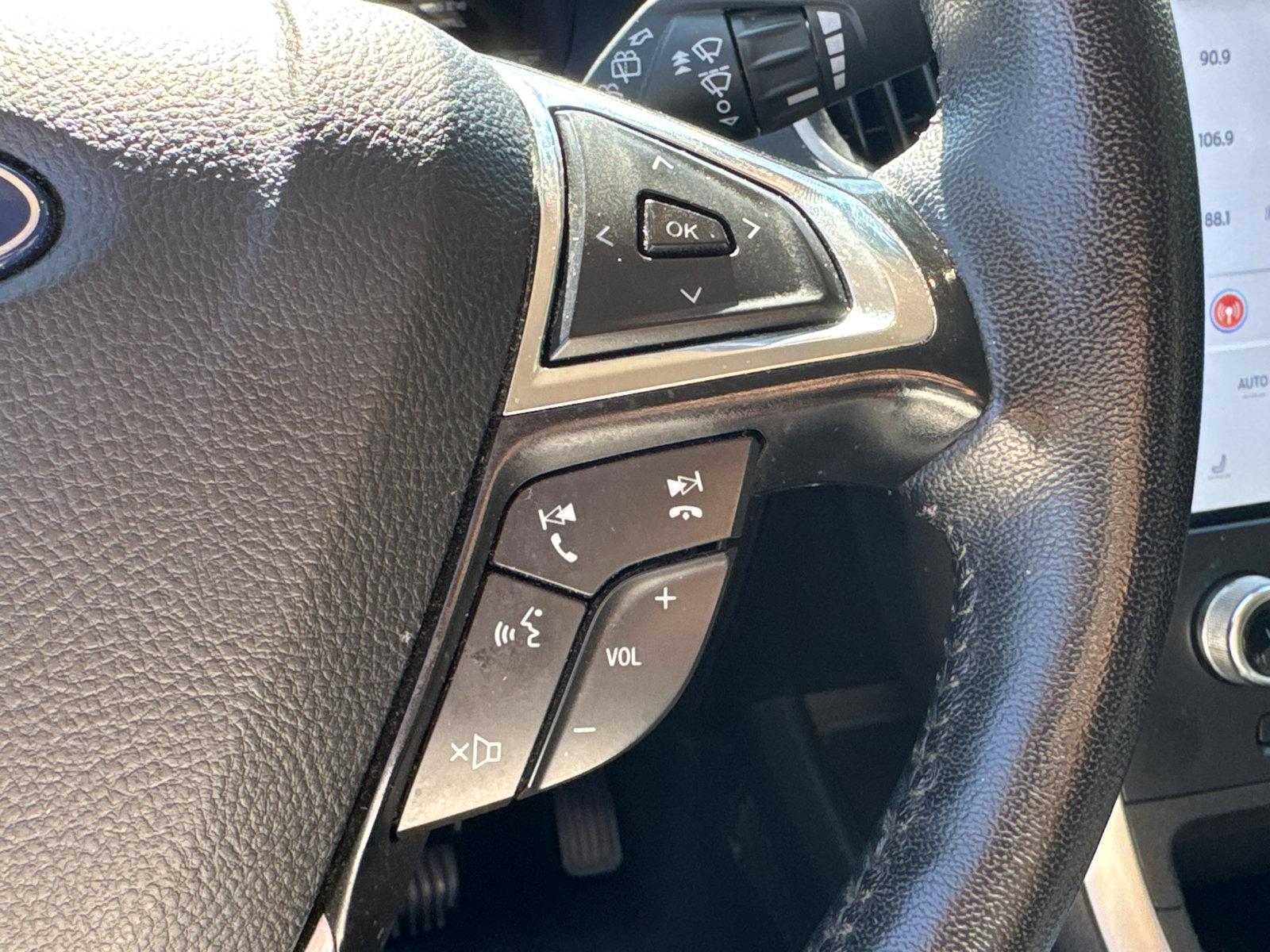 Used 2024 Ford Edge SEL AWD/4WD image 32