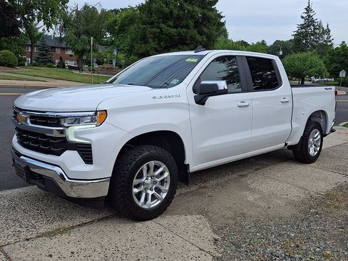 Certified 2024 Chevrolet Silverado 1500 LT AWD/4WD image 3