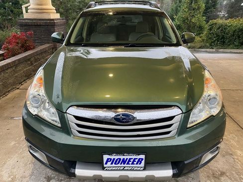 Used 2011 Subaru Outback 2.5i Premium AWD/4WD image 4