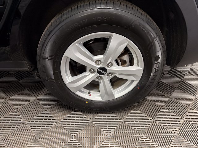 Certified 2023 Kia Sorento LX AWD/4WD image 29