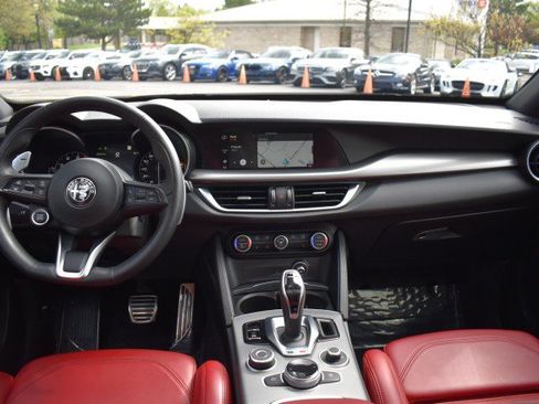 Used 2022 Alfa Romeo Stelvio Veloce AWD/4WD image 10