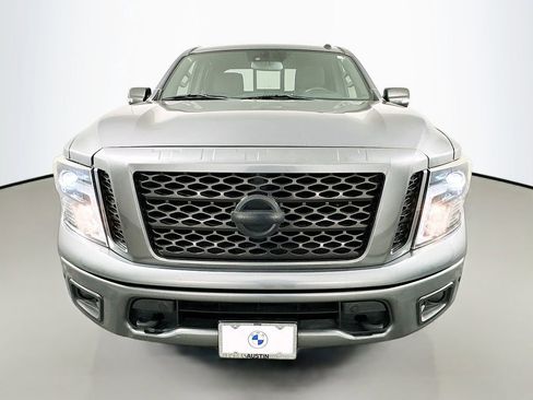 Used 2019 Nissan Titan SV w/ SV Convenience Package AWD/4WD image 2