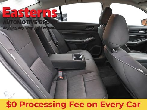 Used 2025 Nissan Altima 2.5 SV FWD image 23
