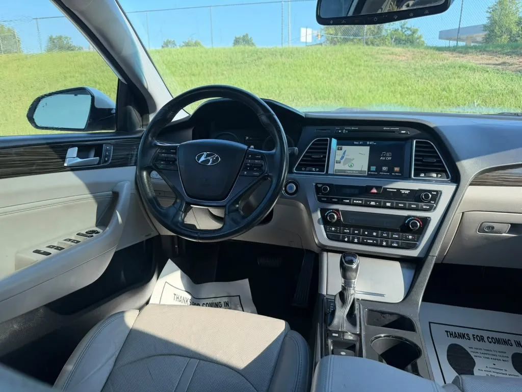 Used 2015 Hyundai Sonata Limited w/ Option Group 06 FWD image 18