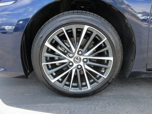Used 2025 Lexus ES 300h w/ Premium Package FWD image 49