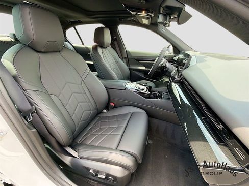 Used 2026 BMW 530i xDrive w/ M Sport Package AWD/4WD image 34