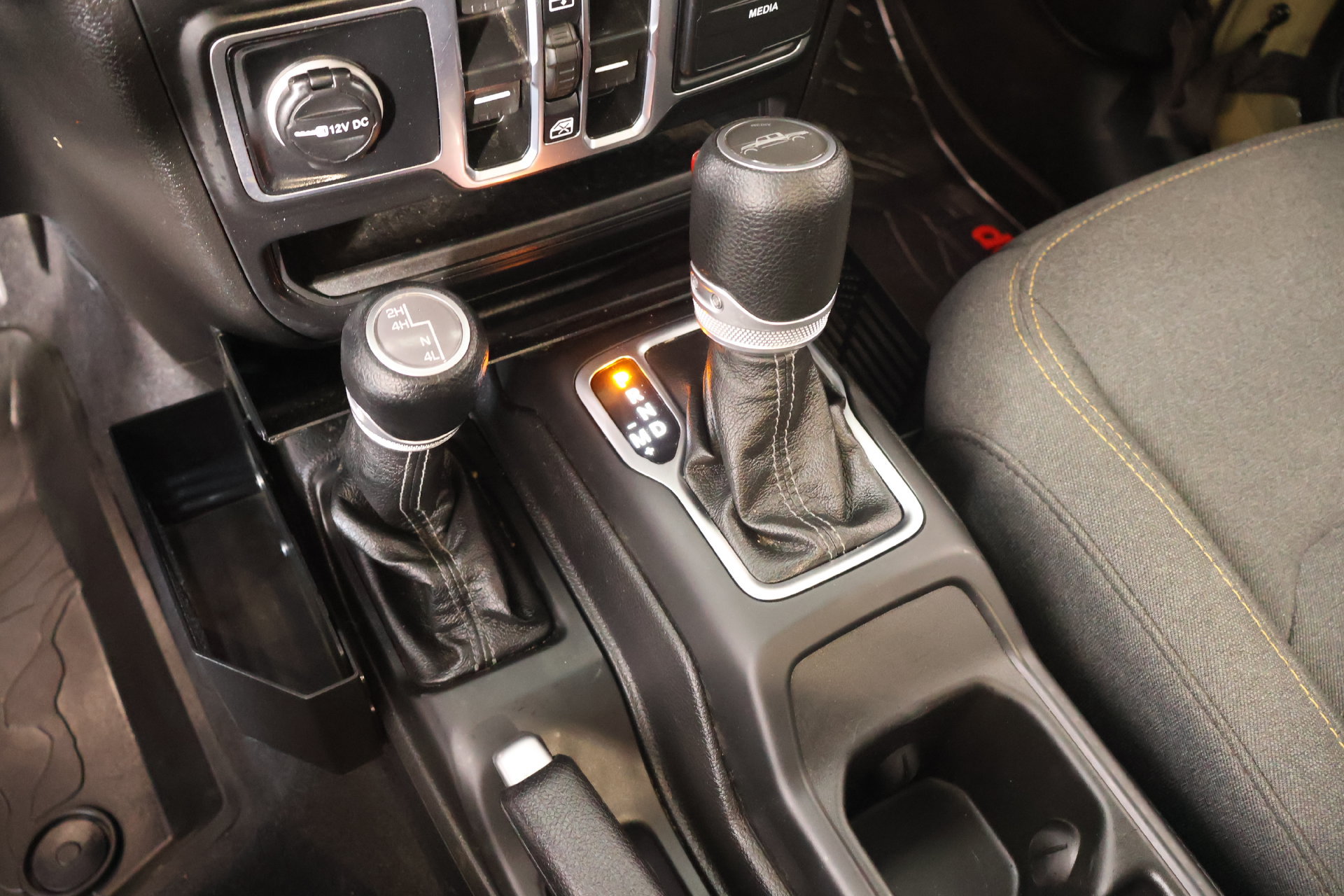 Used 2025 Jeep Gladiator Sport AWD/4WD image 7