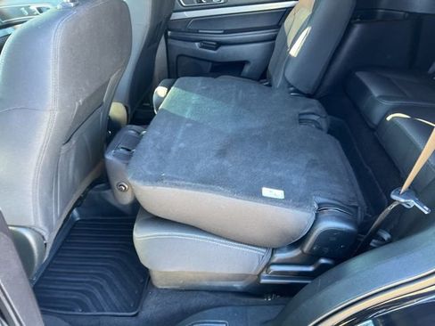 Used 2018 Ford Explorer XLT image 18