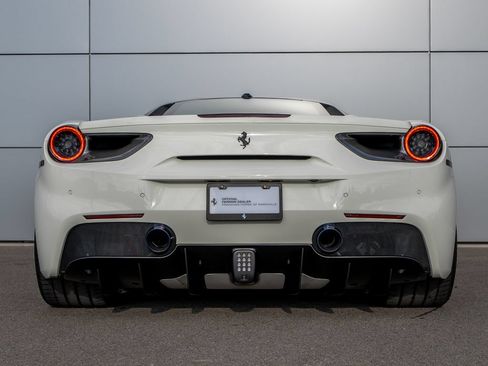 Used 2018 Ferrari 488 GTB RWD image 6