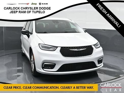 Used 2025 Chrysler Pacifica Select FWD image 7