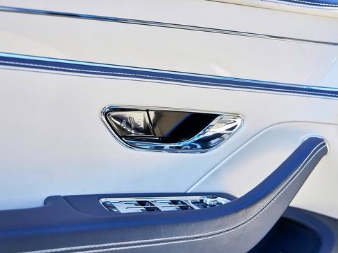 Used 2024 Bentley Flying Spur V8 image 30