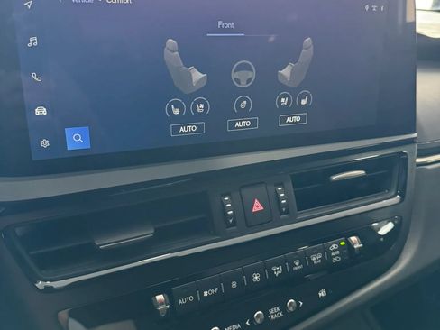 Used 2023 Lexus ES 250 w/ Premium Package AWD/4WD image 32