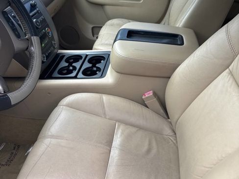 Used 2014 GMC Yukon XL SLT image 4