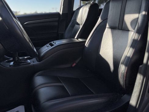 Used 2019 Toyota Highlander SE FWD image 14