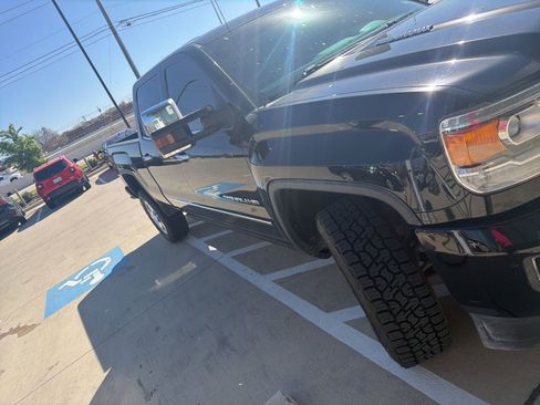 Used 2015 GMC Sierra 2500 Denali w/ Duramax Plus Package image 2