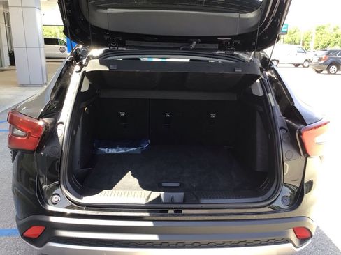 Used 2025 Chevrolet Trax LT FWD image 42