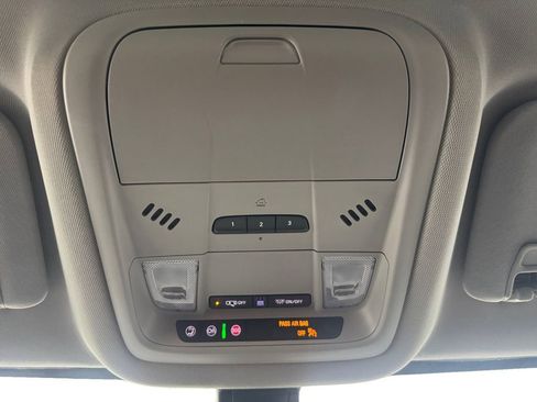 Used 2020 GMC Acadia SLT w/ Premium Package image 26