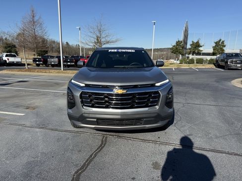 Used 2025 Chevrolet Equinox LT image 2