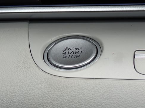 Certified 2024 Hyundai Elantra Limited FWD image 31
