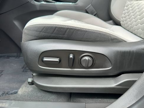 Used 2020 Chevrolet Equinox LS w/ LS Convenience Package FWD image 13