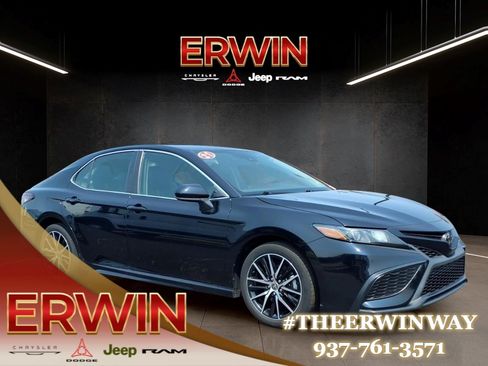 Used 2021 Toyota Camry SE FWD image 1