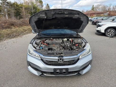 Used 2017 Honda Accord Touring image 3