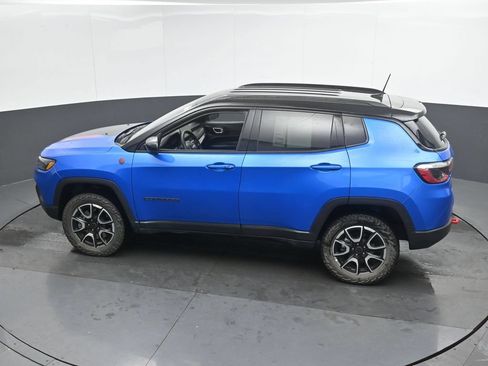 Used 2025 Jeep Compass Trailhawk AWD/4WD image 37
