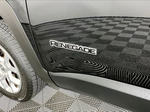 Used 2017 Jeep Renegade Latitude AWD/4WD image 22