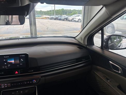Used 2026 Kia Carnival FWD image 37