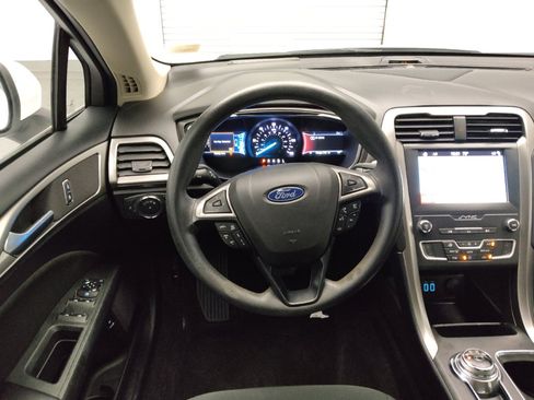 Used 2019 Ford Fusion SE FWD image 22