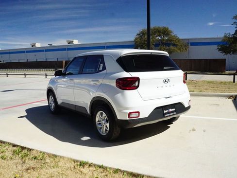 New 2026 Hyundai Venue SE image 5