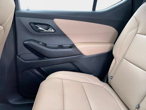 Used 2023 Chevrolet Traverse Premier FWD image 14