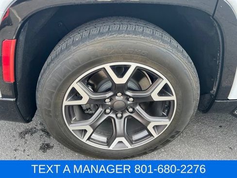 Used 2023 Jeep Wagoneer Series III w/ Preferred Equipment Group AWD/4WD image 7