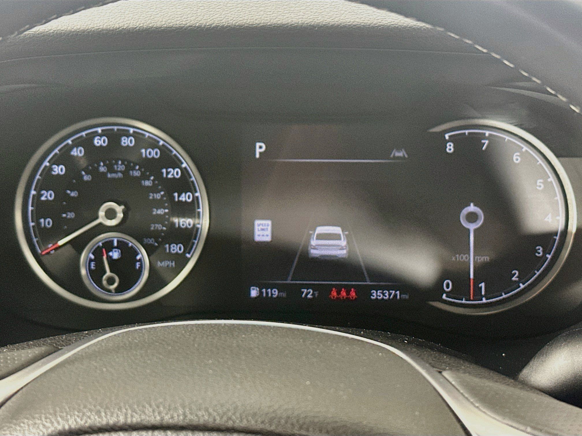 Used 2025 Genesis G70 2.5T AWD/4WD image 19