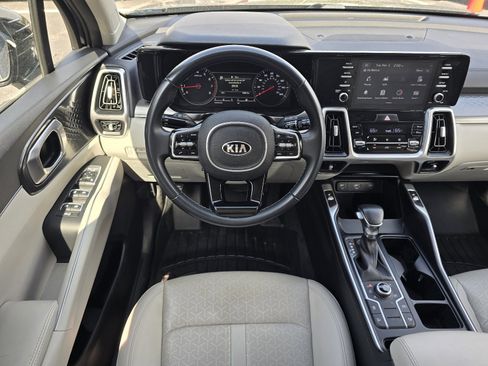 Used 2021 Kia Sorento S image 14