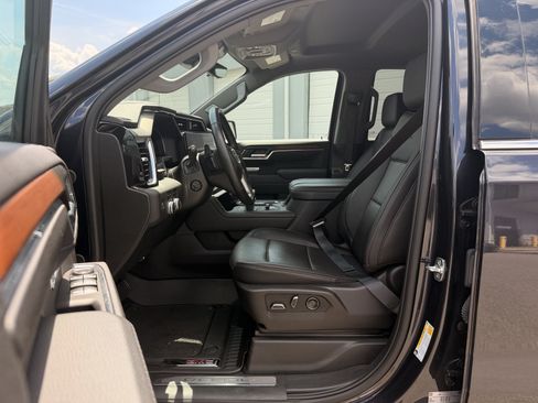 Used 2025 GMC Sierra 1500 Denali w/ Technology Package AWD/4WD image 14