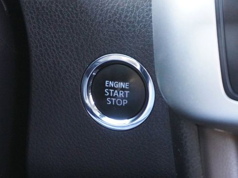 Used 2019 Toyota Highlander XLE FWD image 38