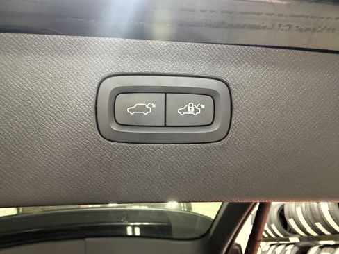 Used 2023 Volvo XC90 B6 Ultimate w/ Protection Package image 33