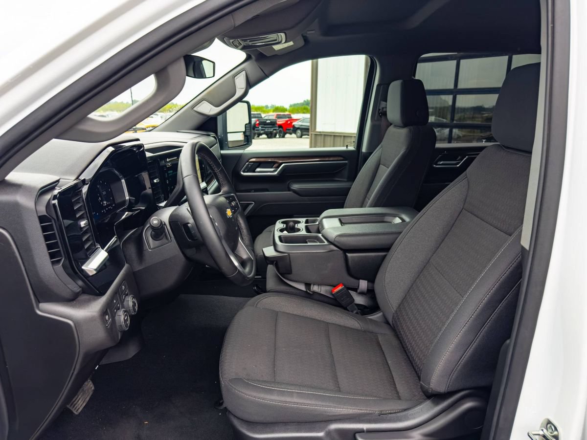 Used 2026 Chevrolet Silverado 2500 LT AWD/4WD image 7