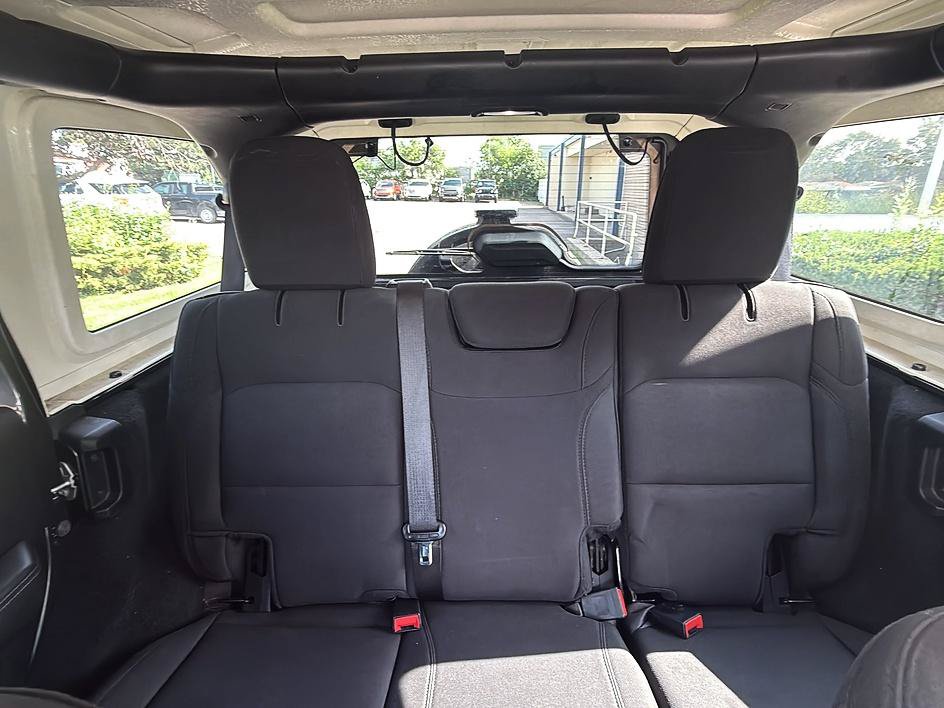 Used 2020 Jeep Wrangler Unlimited Sahara AWD/4WD image 27