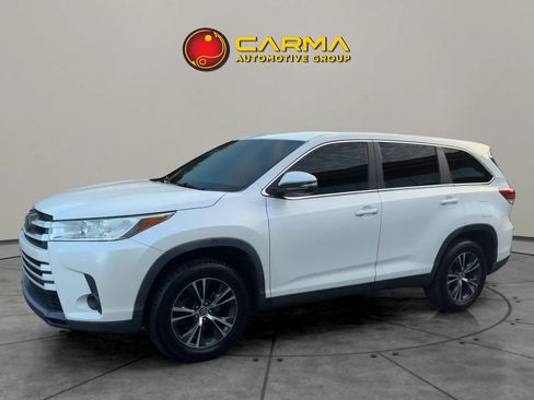 Used 2019 Toyota Highlander LE image 2