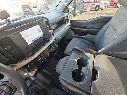 Used 2023 Ford F250 XL w/ XL Chrome Package image 21
