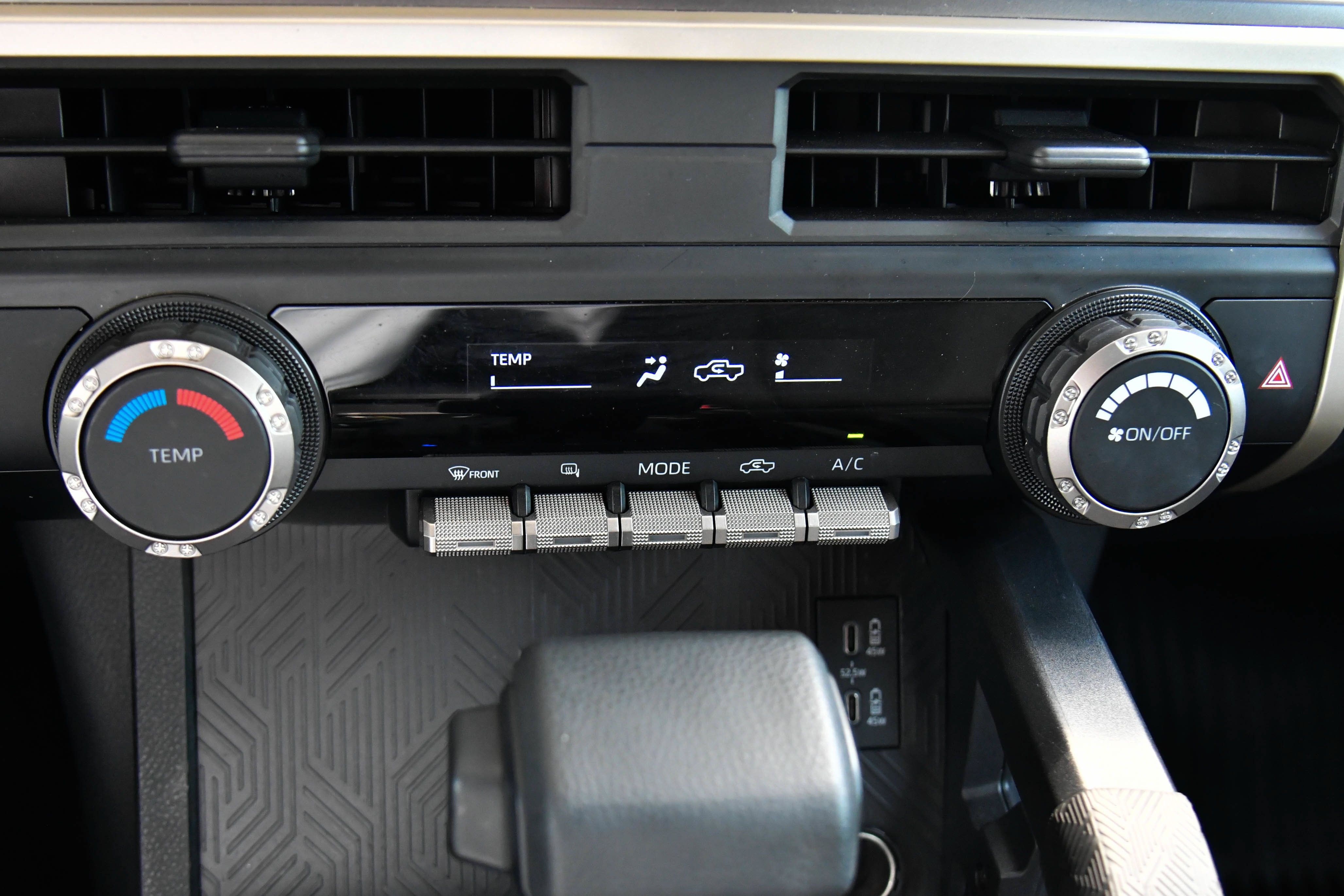 Used 2025 Toyota Tacoma SR5 AWD/4WD image 25