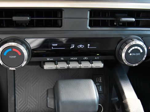 Used 2025 Toyota Tacoma SR5 AWD/4WD image 25