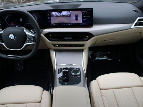 Used 2025 BMW 330i Sedan w/ Convenience Package image 27