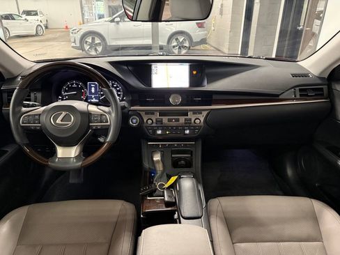 Used 2017 Lexus ES 350 w/ Luxury Package FWD image 19