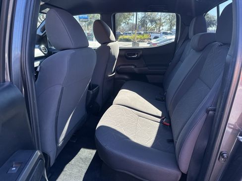 Used 2018 Toyota Tacoma TRD Sport image 31