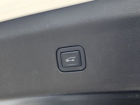 Used 2019 Buick Enclave Avenir w/ Avenir Technology Package AWD/4WD image 16